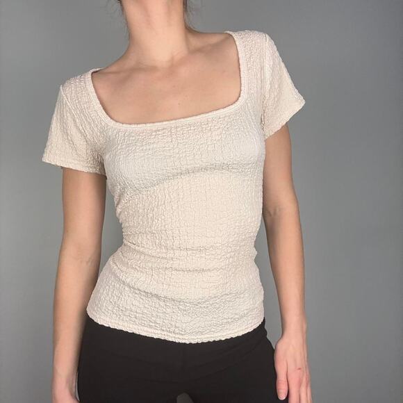 Cream square neck short sleeve top minimal crinkle material size medium old navy - Picture 3 of 8